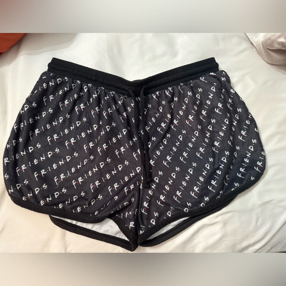 Friends TV Series shorts - size XL